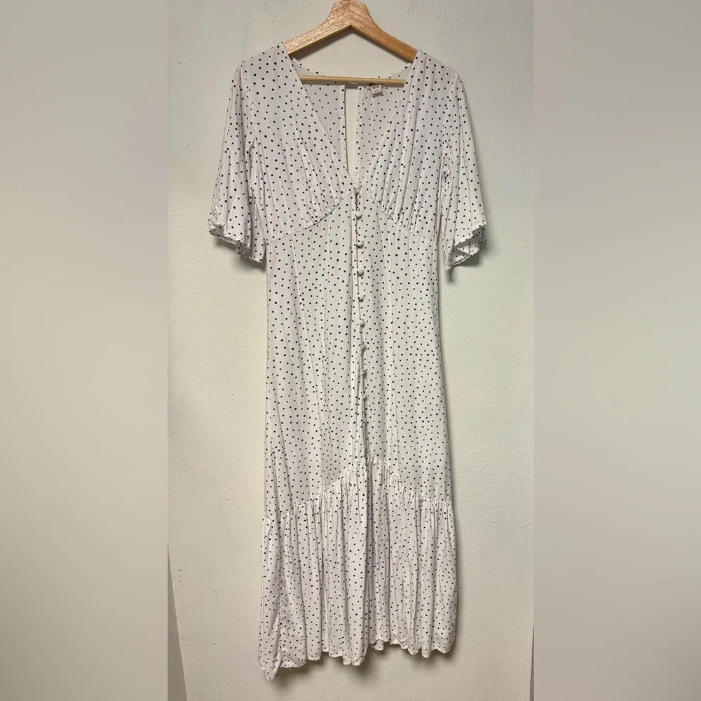 Billabong Kiss the Rain 
White & Black Polka Dot 
Maxi Boho Dress
Size Medium - Picture 7 of 9